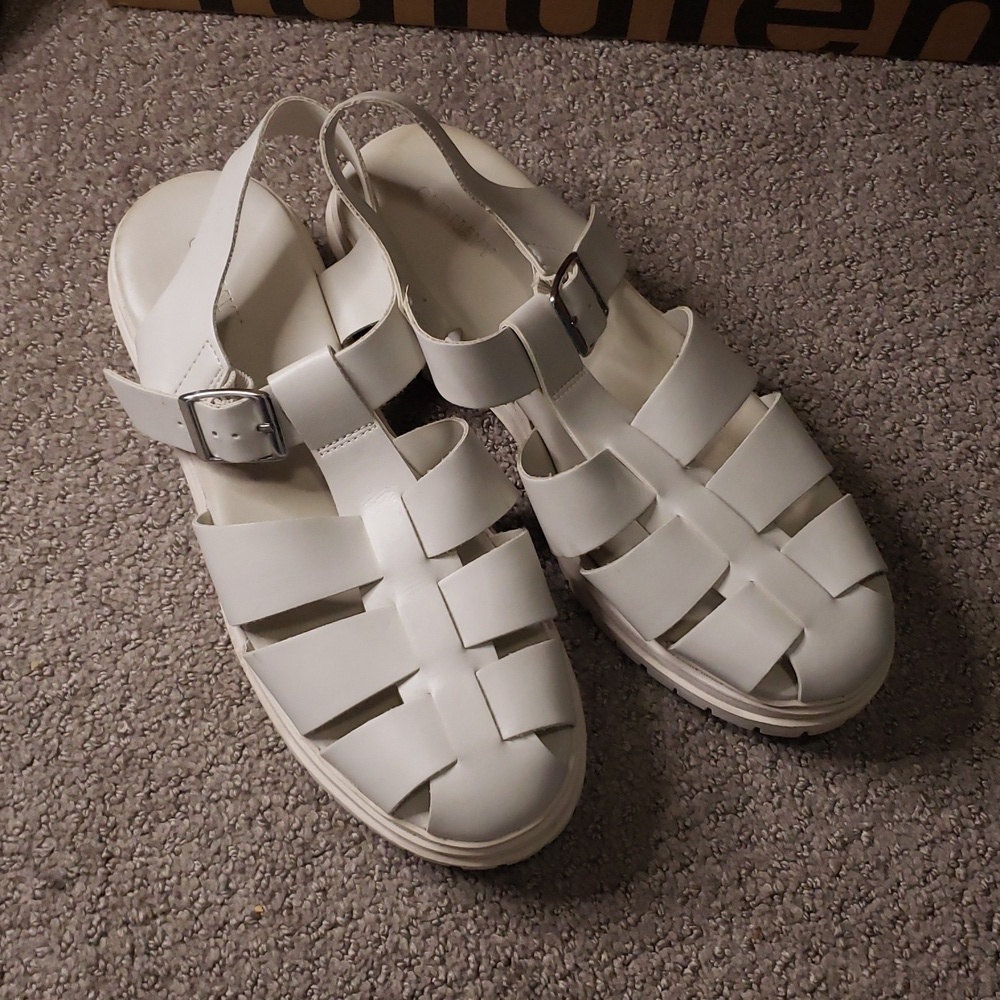 Old navy t-strap bone cream platform sandal size 9